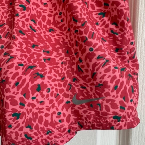 Nike Women's One Dri-FIT Mid-Rise 3" Printed Shorts - Picture 4 of 5